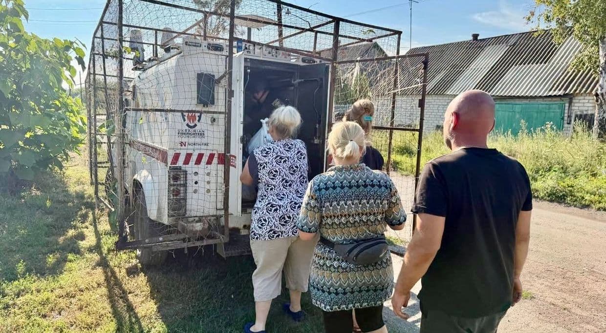 Жителям села Маяки на Донеччині доставили гуманітарну допомогу (фото)