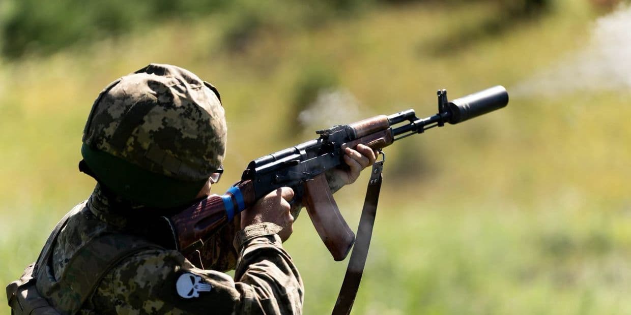 Стреляет украинский защитник. Фото: 21 ОМБр