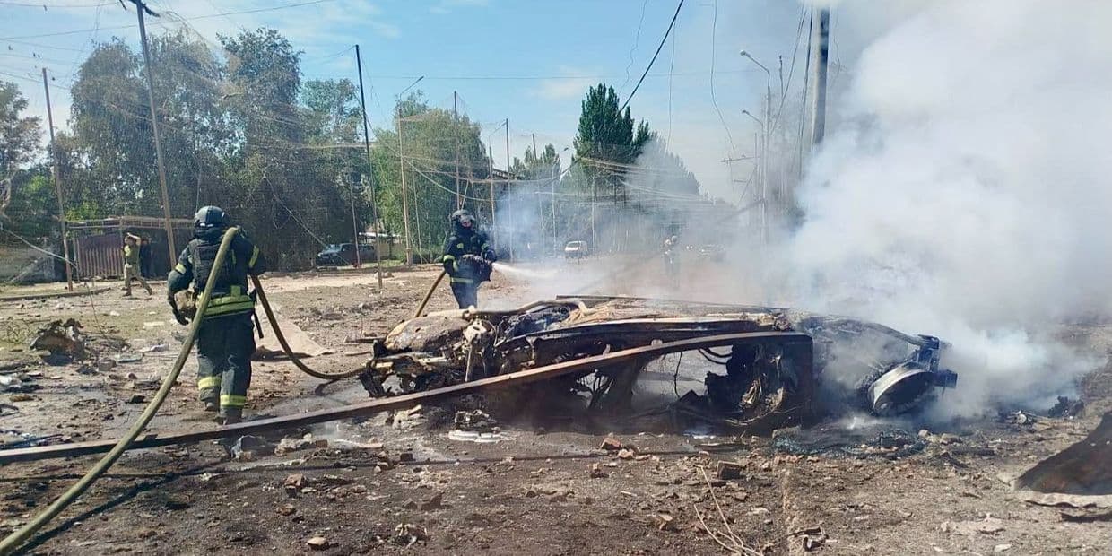 У Слов'янську рятувальники деблокували тіло жінки з понівеченої автівки та погасили пожежі ще 2 машин (фото, відео)