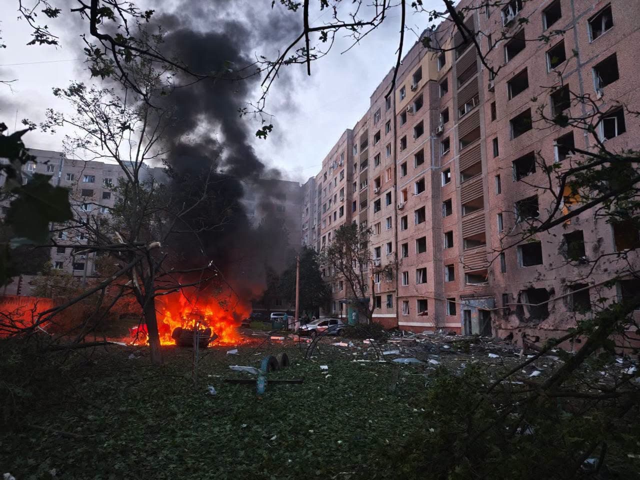 27 обстрілів за 2 доби: у Краматорську загинув велосипедист, серед 7 поранених — дитина (фото)