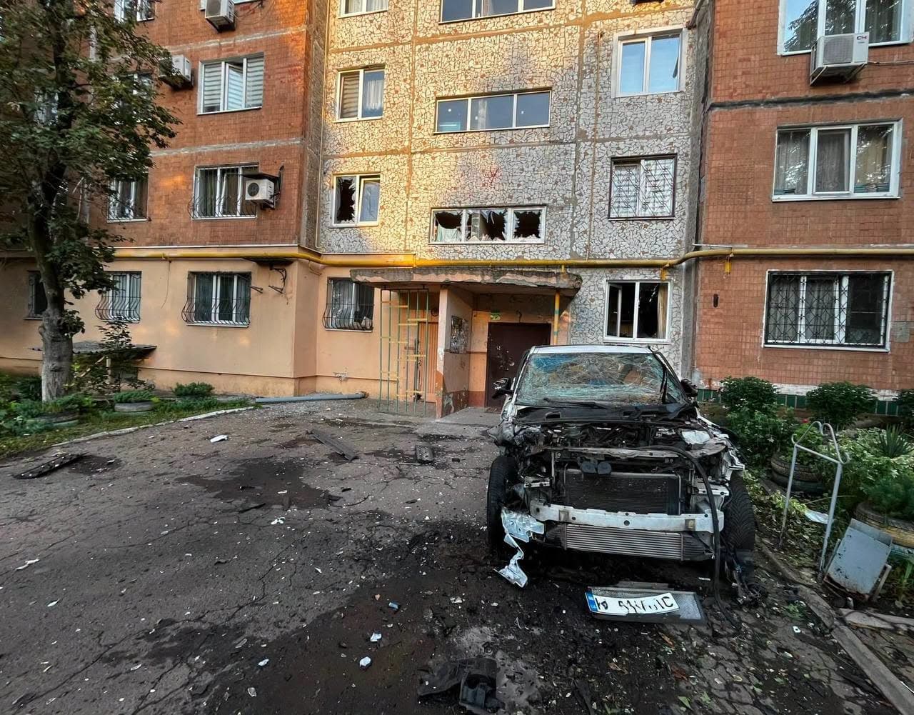 У Краматорську російські FPV-дрони тричі били по житловій забудові й автівкам