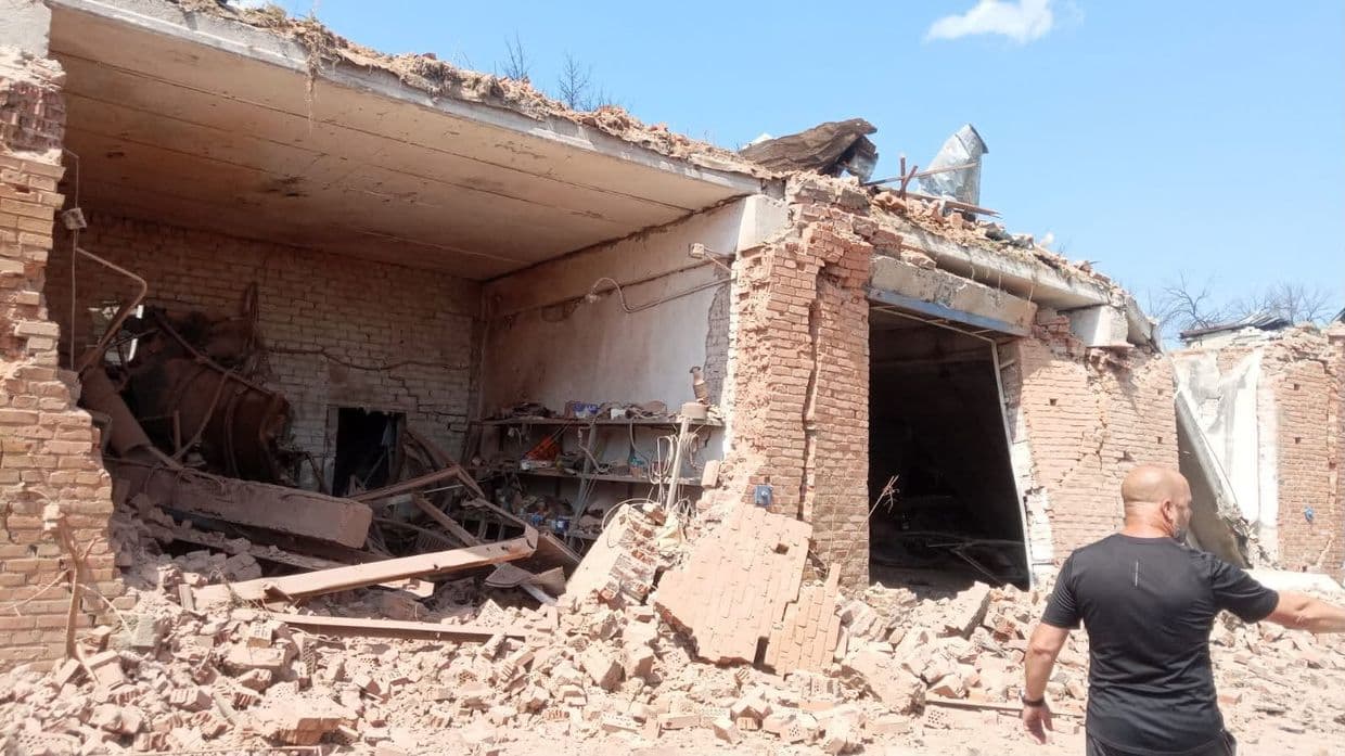 Рашисти скинули авіаційну бомбу ФАБ-500 на Мирне на Донеччині