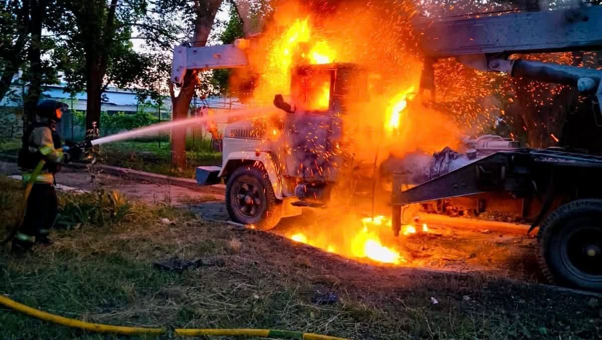 Краматорськ опинився під атакою ворожих безпілотників: рятувальники ліквідували наслідки ударів