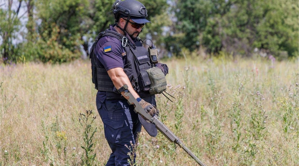 <em>На Донеччині за тиждень сапери виявили та знищили 36 вибухонебезпечних предметів. Фото: ДСНС</em>