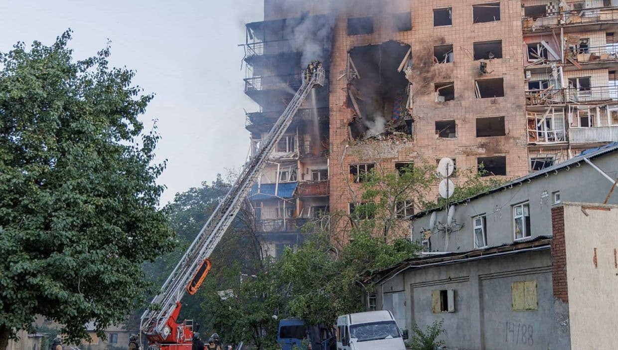 Российские войска нанесли авиаудар по Краматорску: попали в больницу и жилые дома