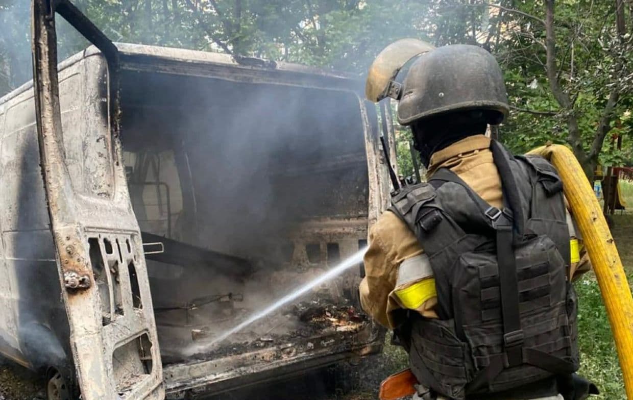 Горели АЗС, автомобиль, дом: ГСЧС ликвидировали последствия трёх вражеских ударов в Донецкой области