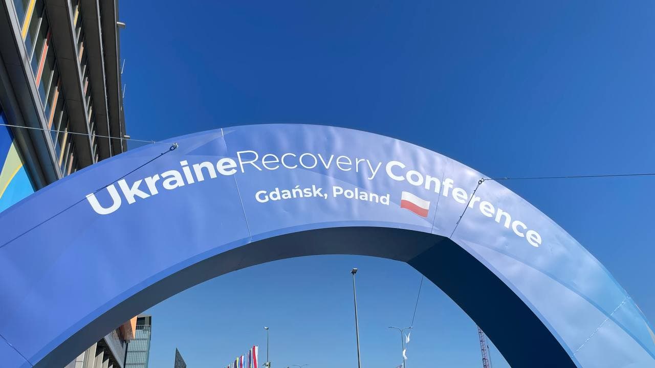 Від житла до шкіл: що громади Донеччини презентували на Ukraine Recovery Conference 2026
