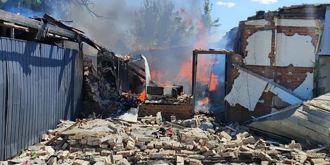 На Дружківку росіяни скинули 15 авіабомб, а Красноторку атакували 3 FPV-дронами та РСЗВ "Ураган" (Фото)