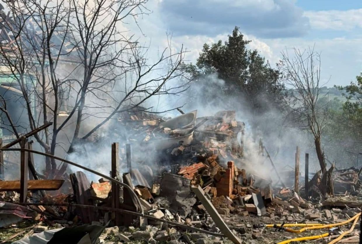 У Ясній Поляні на Донеччині рашисти поранили 2 жінок і 19-річного хлопця