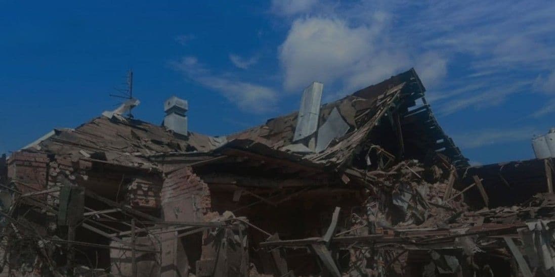 Погибшая и 6 раненых, в том числе ребенок: последствия российских ударов по Райгородку на Донетчине