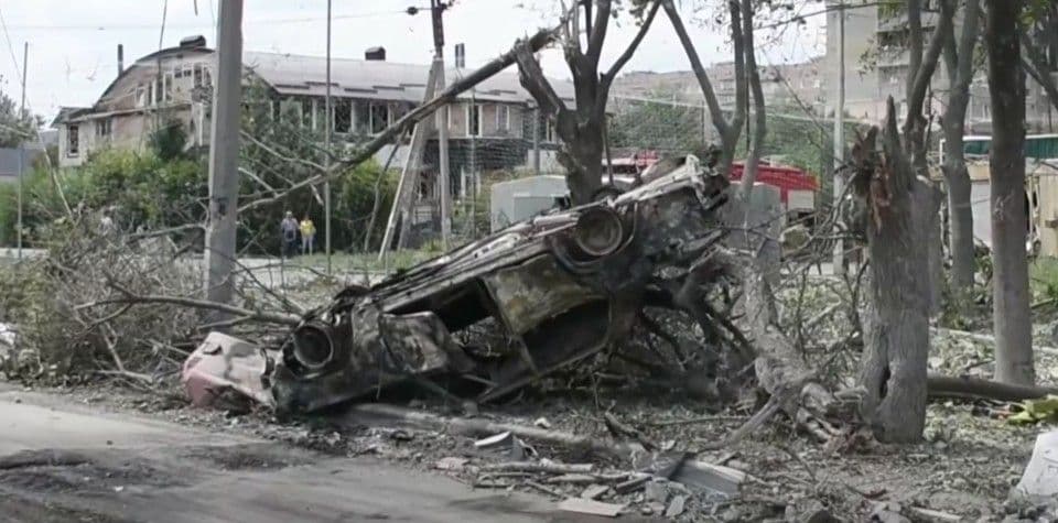 Стало відомо про ще 2 поранених унаслідок сьогоднішніх бомбових ударів по Краматорську (відео)