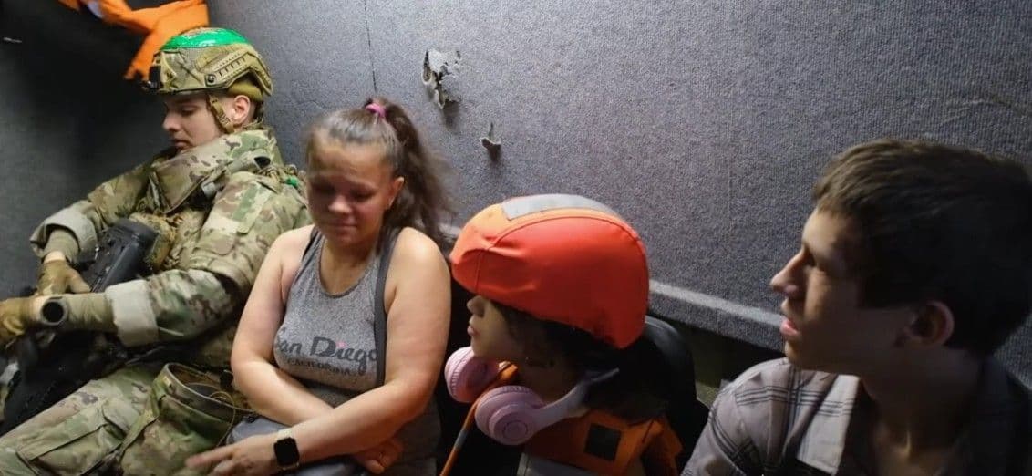 З Краматорська евакуювали сім'ю з дітьми, яка вже вдруге змушена залишати свій дім через війну (відео)