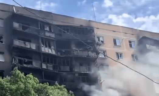 Наслідки російського удару. Скриншот з відео у телеграм-каналі "Дружківка info"