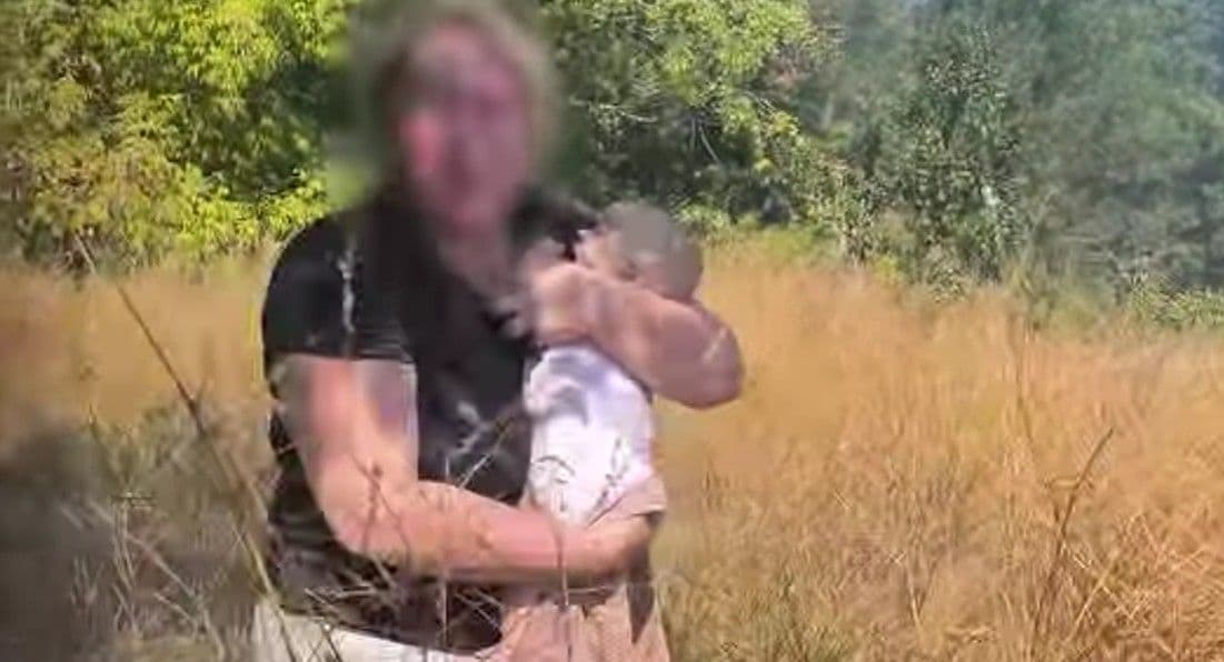 У поліції показали, як парамедики надавали допомогу та деблокували поранених з-під завалів у Краматорську (відео)