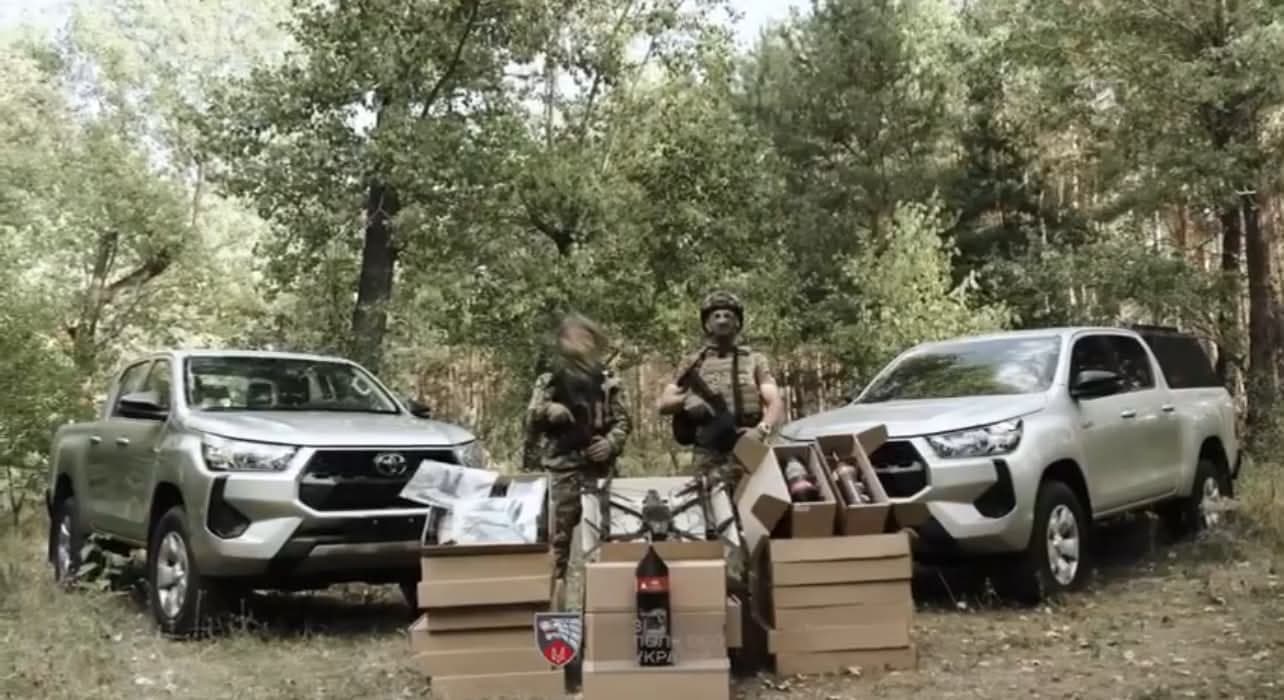 <em>Допомога від Луганщини: два пікапи та важкі дрони передано бійцям Сил Спеціальних Операцій. Скрін з відео ССО</em>