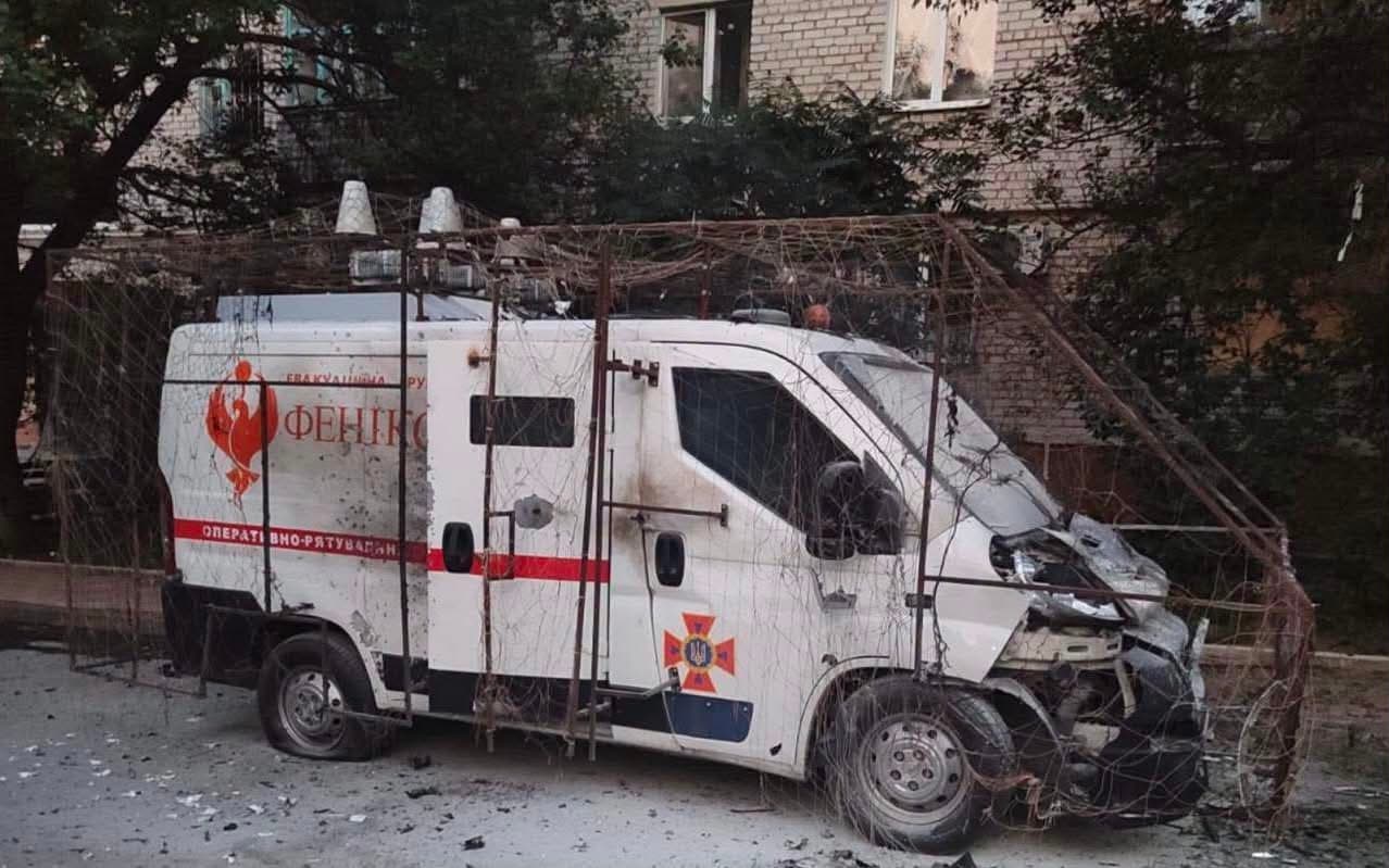 У Краматорську російські війська атакували двома дронами автомобіль рятувальників