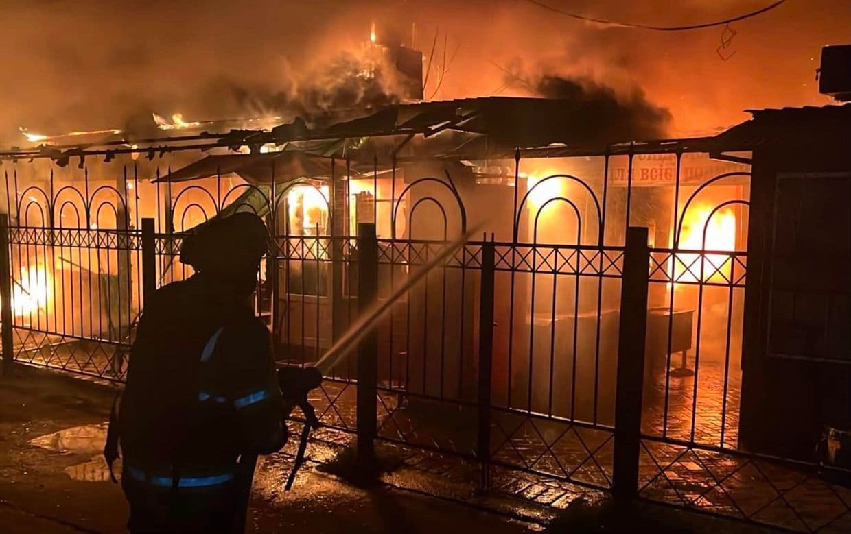У Слов’янську внаслідок обстрілів горів ринок, будинок і автомобіль