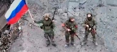 Окупанти з триколором. Фото з відкритих джерел
