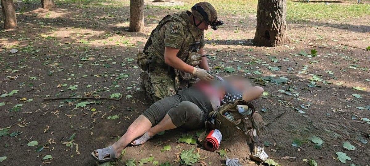 Рашисти скинули на Краматорськ 2 керованих 500-кілограмових бомби: перші хвилини після ударів (фото, відео)