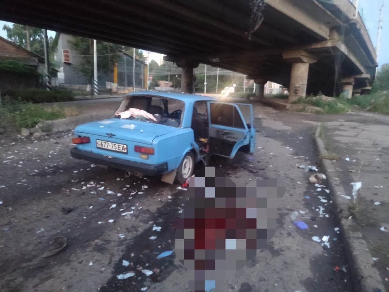 Мужчина ехал на автовокзал, чтобы провести отпуск с семьёй: в Краматорске на его машину напал российский дрон