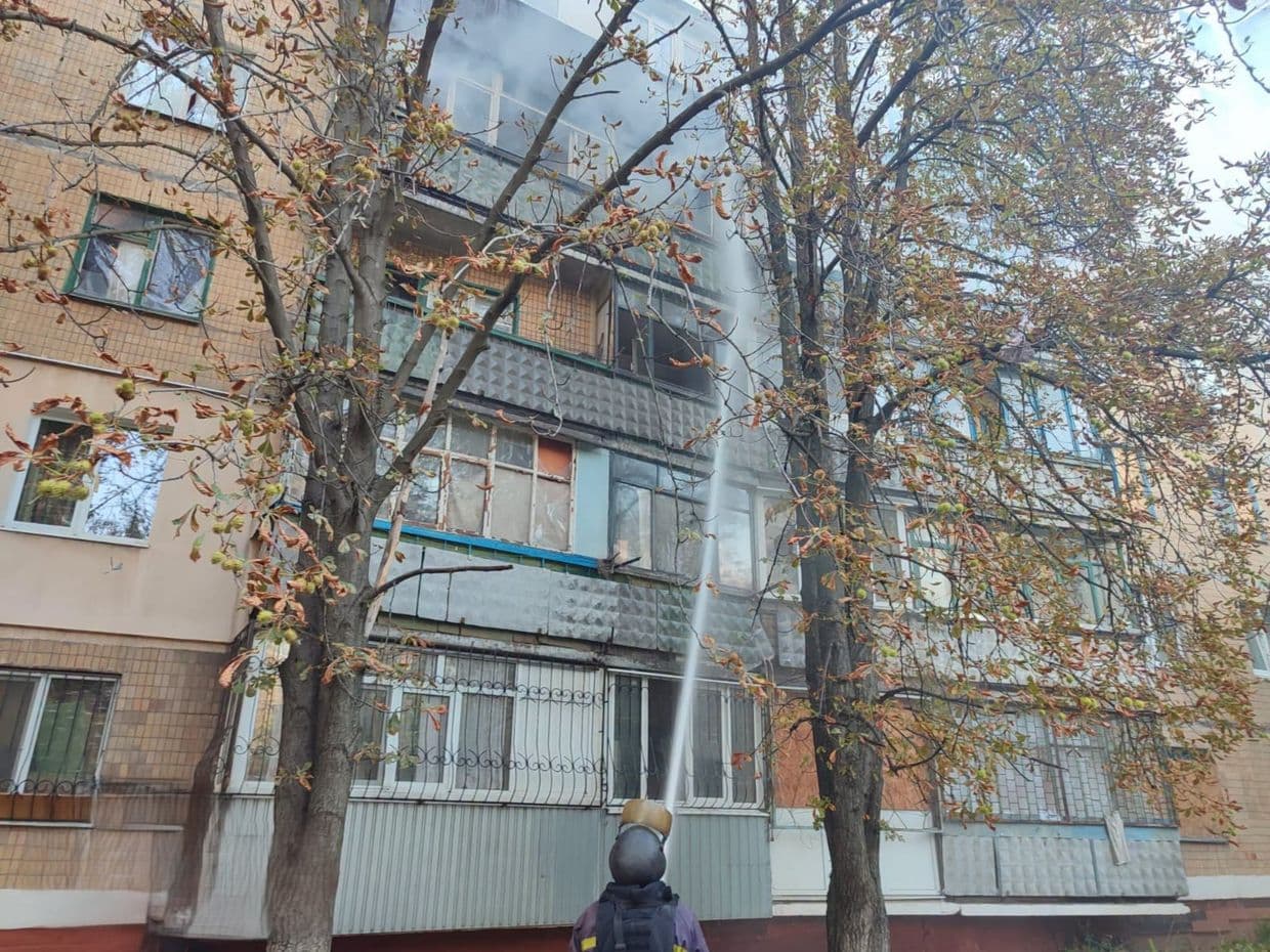 Краматорськ під російським вогнем: у місті ліквідували 2 пожежі, спричинені ворожими атаками (фото, відео)