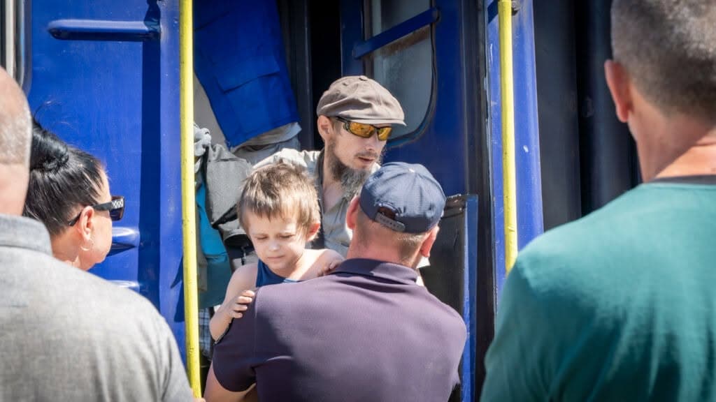 До Житомира прибув черговий евакуаційний потяг із жителям Донеччини (фото)