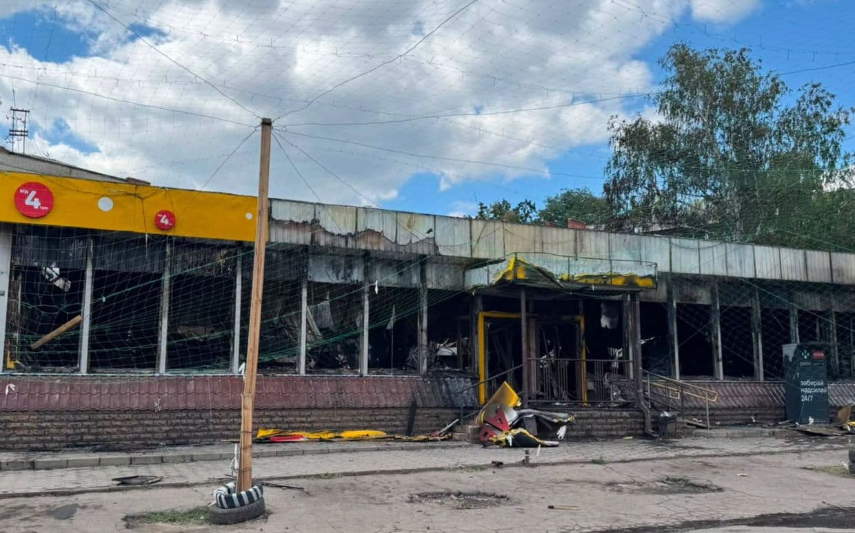 Пожар в магазине в Славянске вызвал удар российского FPV-дрона (фото)