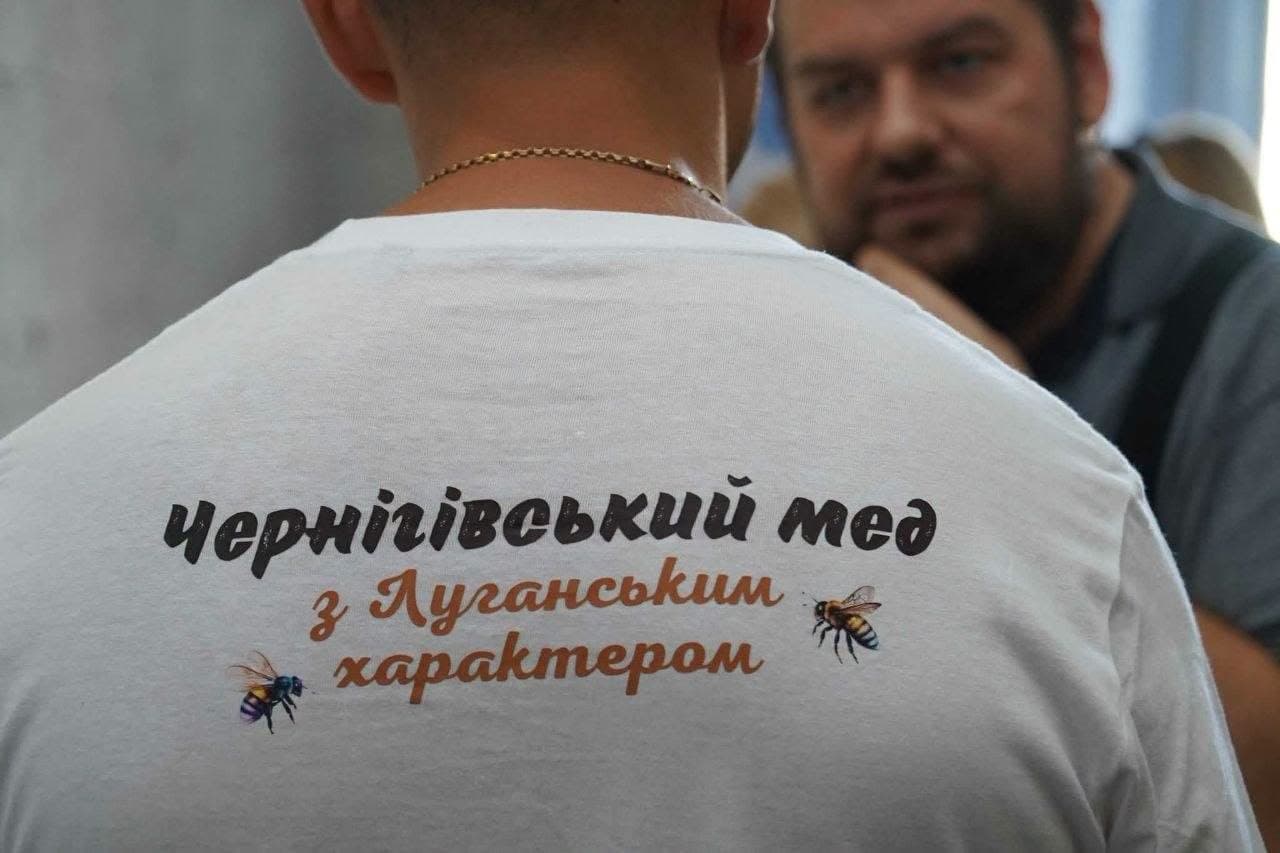 Винороби та бджолярі з Луганщини презентували власну продукцію під час форуму в Києві (фото)