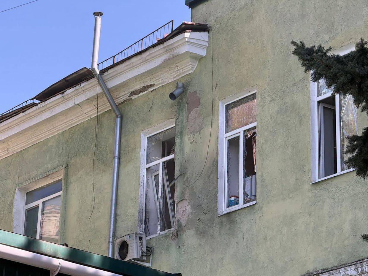 У Краматорську рашисти поцілили дронами у лікарню