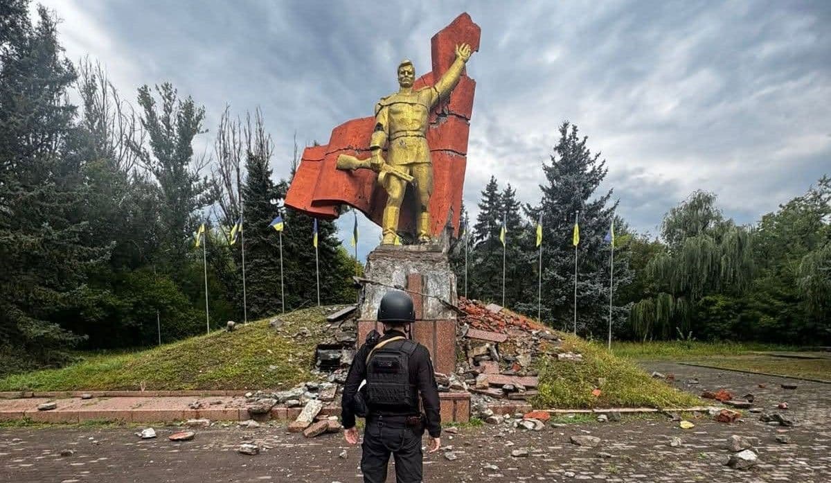Рашисти пошкодили монумент визволителям Слов'янська від нацистів під час Другої світової війни