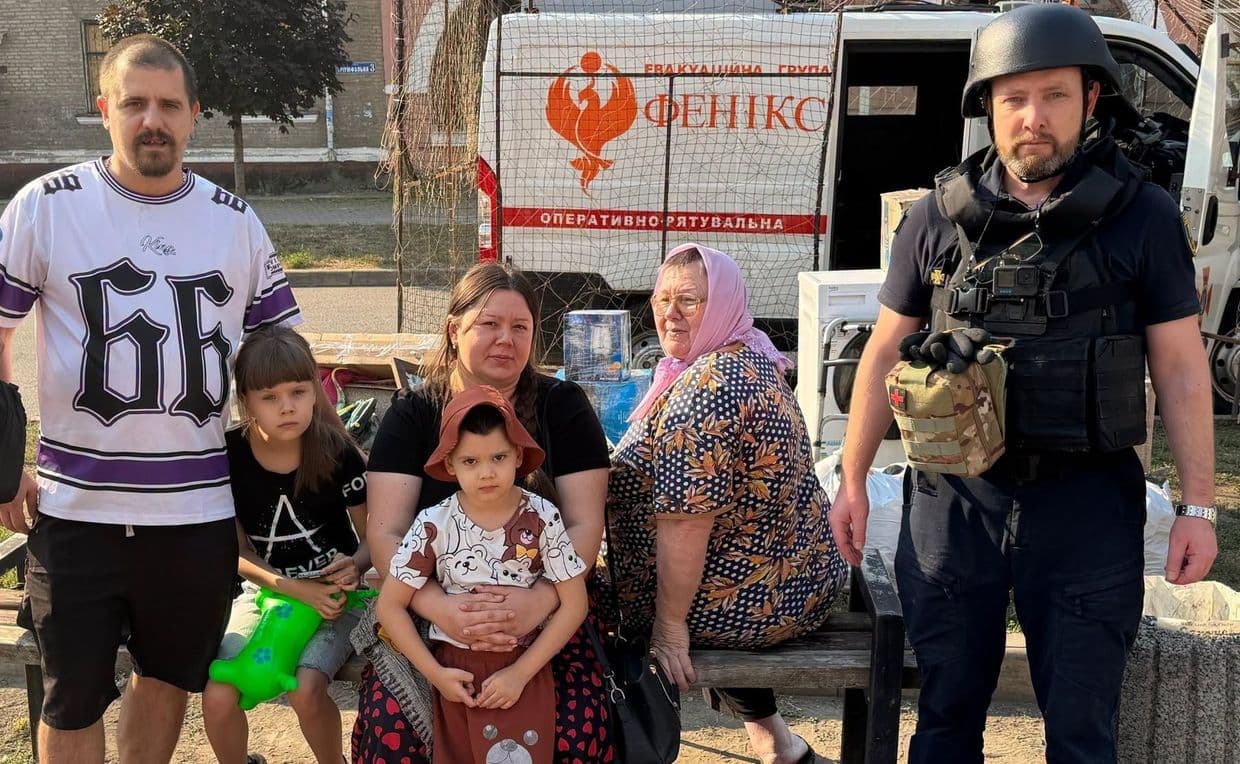 З Краматорської та Святогірської громад вивезли ще понад 30 людей, зокрема дітей і маломобільних осіб (фото)