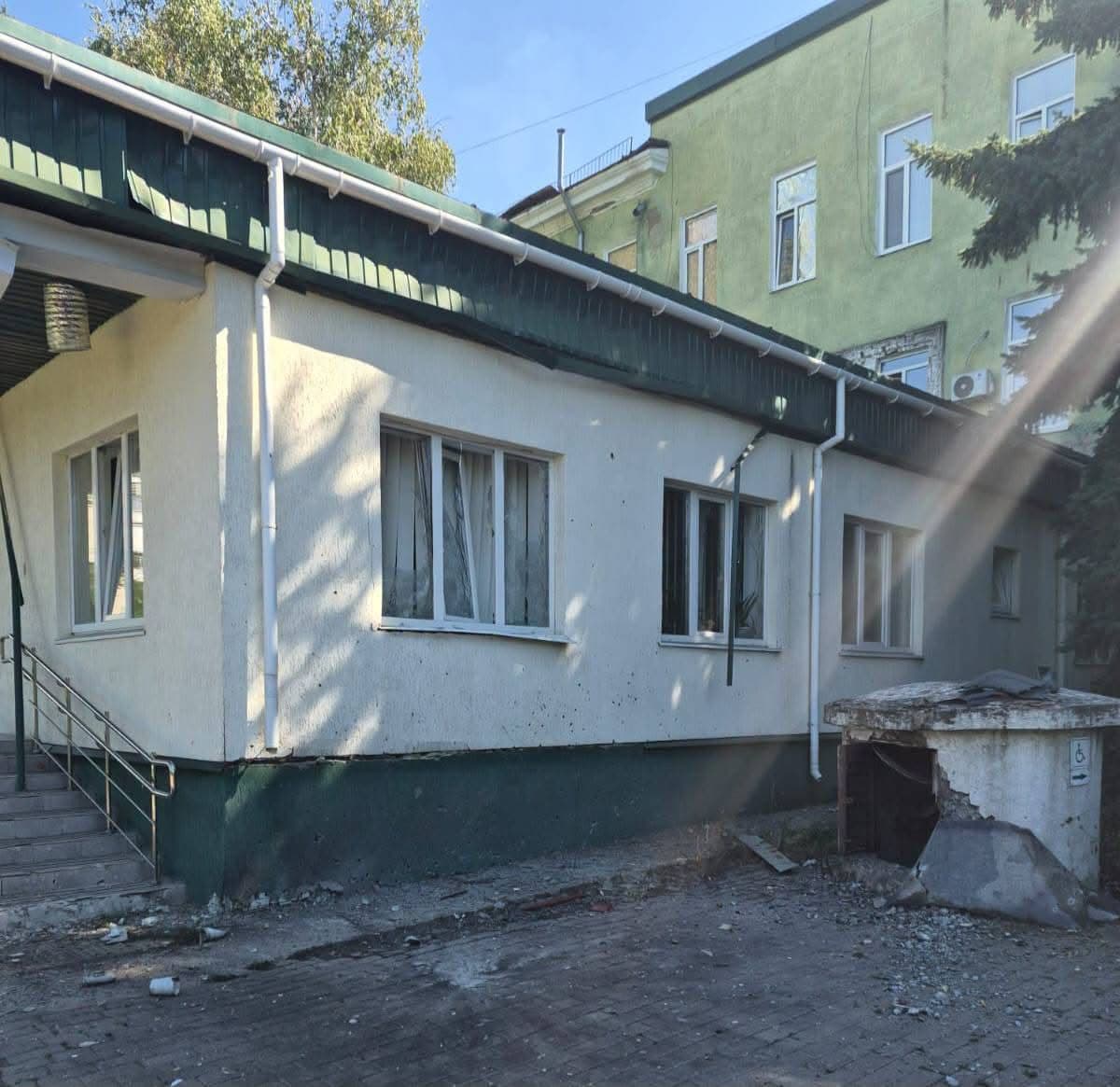 Російські війська вдруге атакували будівлю лікарні-травматології у Краматорську, поранено людину
