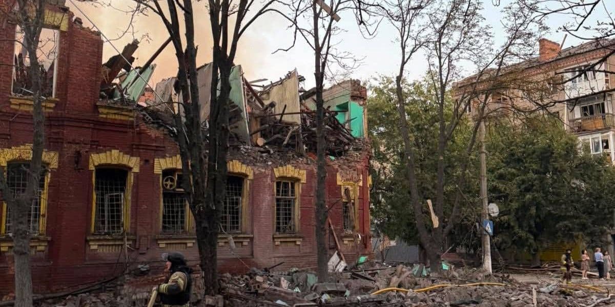 У середмісті Слов'янська рашисти зруйнували історичну будівлю