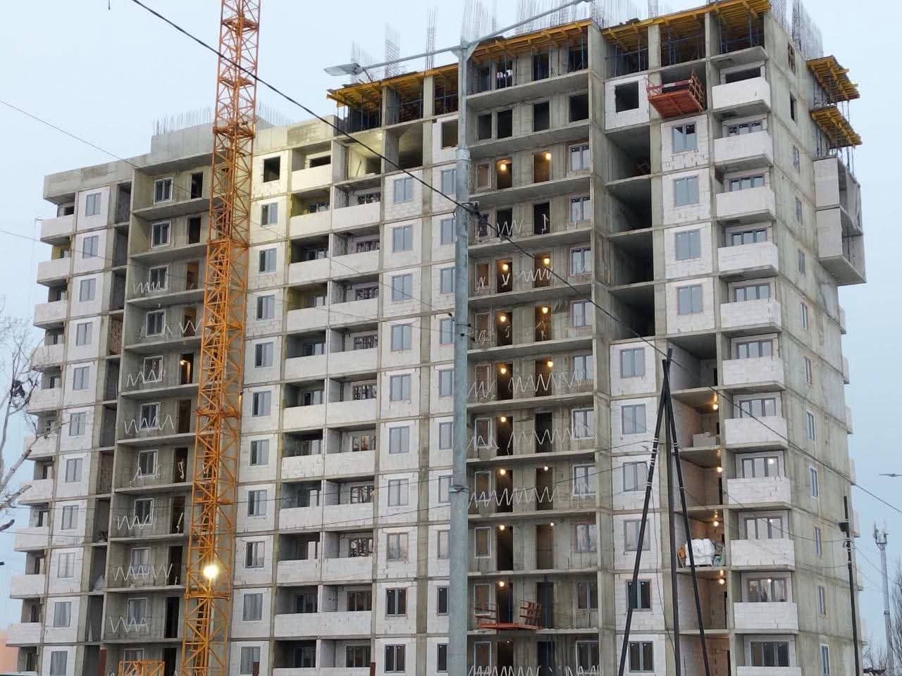 <em>Окупанти змусять платити маріупольців внески на капремонт багатоповерхівокю. Фото: з посту в Телеграм Міськради Маріуполя</em>