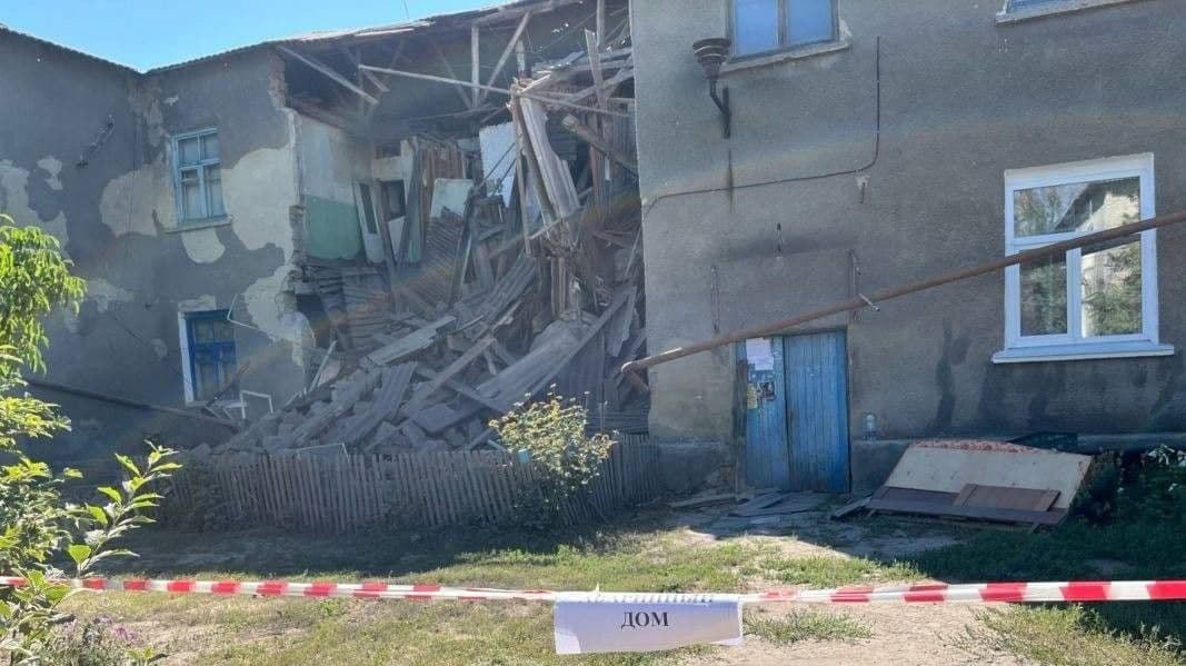 У Суходільську на Луганщині через безгосподарність окупантів розвалилася частина житлового будинку