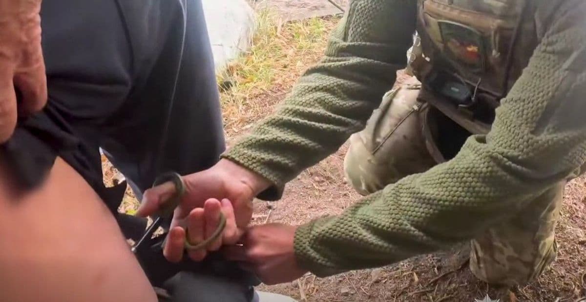 У Краматорську російський FPV-дрон поцілив у цивільне авто: поранено водія