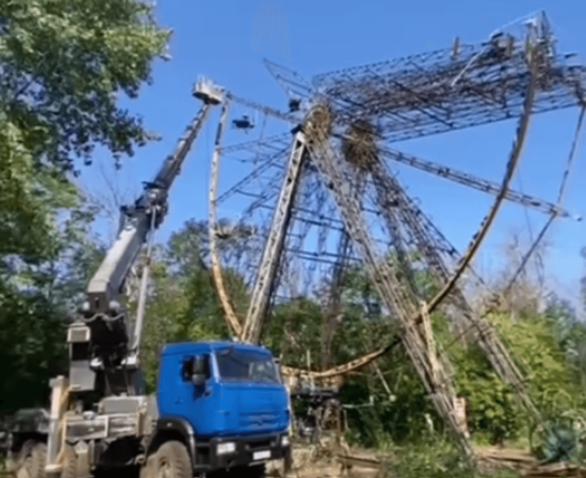 У запущеному парку окупованого Алчевська на метал розібрали колесо огляду