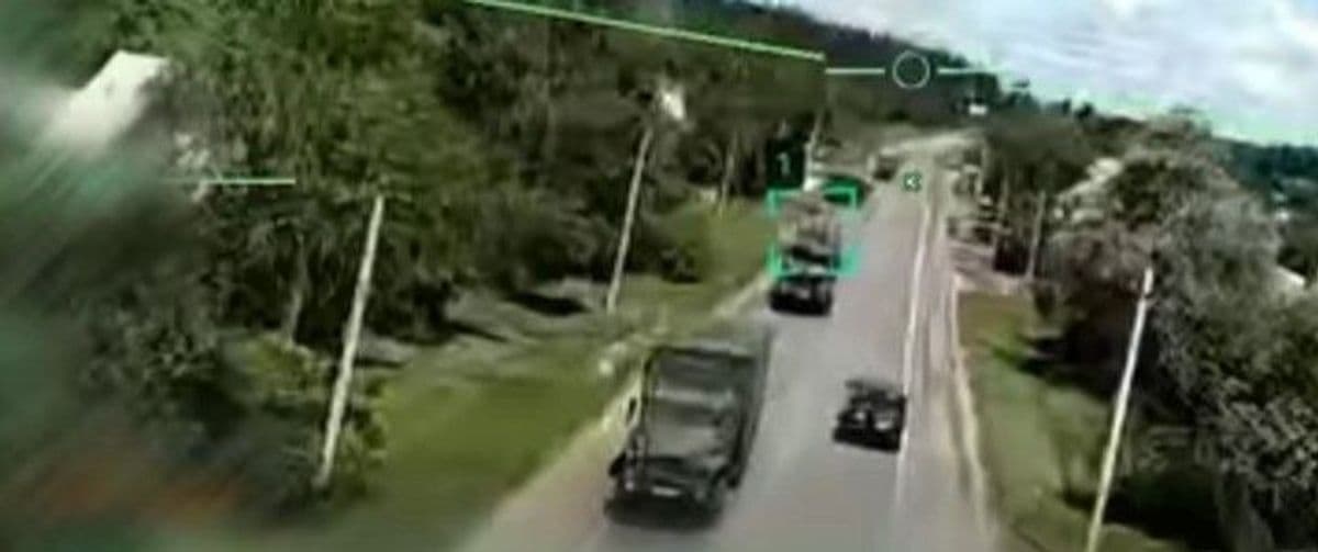 Російські вантажівки перед українськими ударами. Скриншот з відео 3 АК