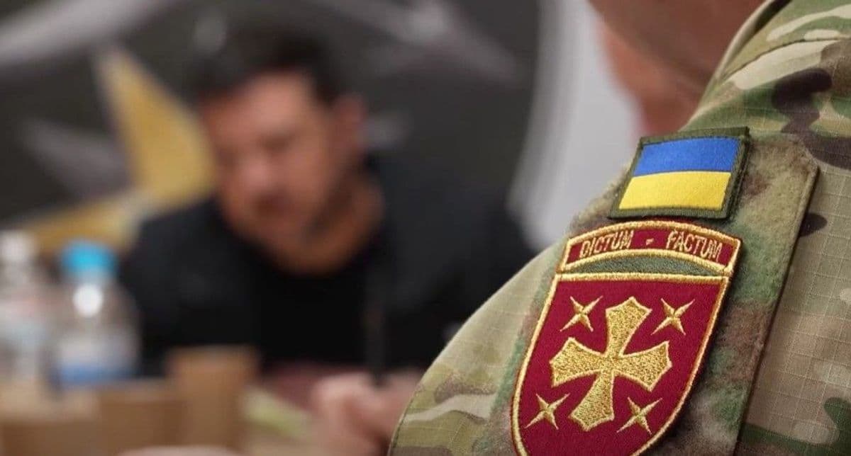 Зеленський провів нараду з командирами корпусів, бригад і батальйонів на Лиманському напрямку. Скриншот з відео з офіційного телеграм-каналу Президента України