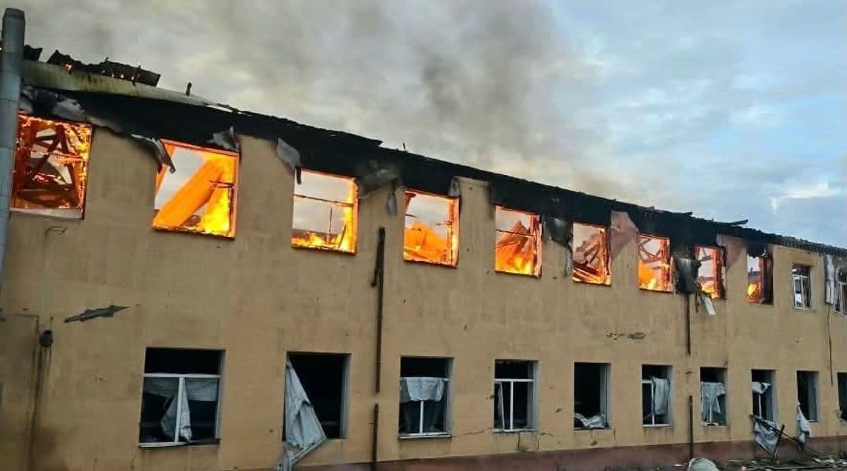 <em>Наслідки ворожих атак у Краматорську. Фото: ДСНС</em>