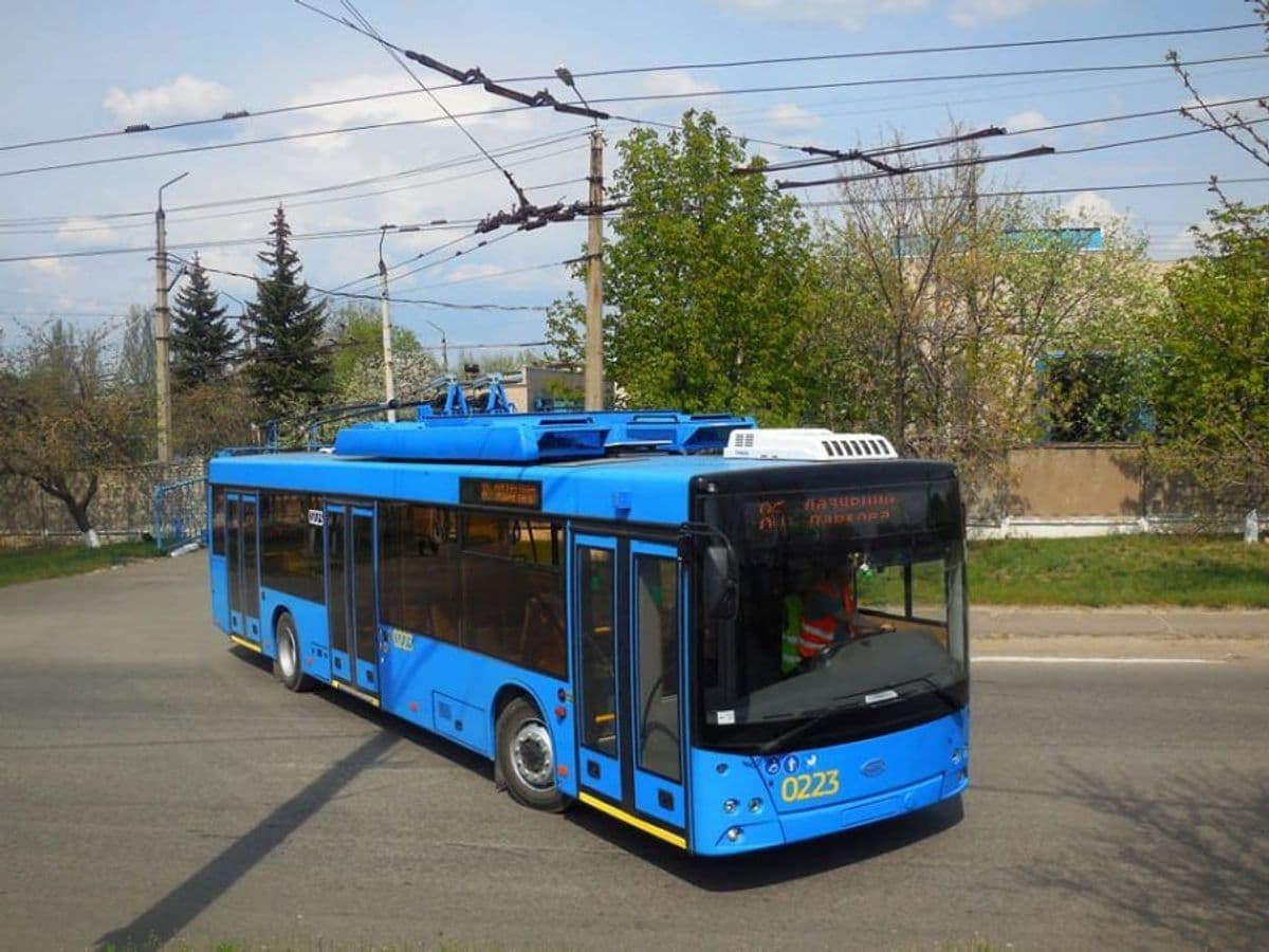 У Краматорську перекрили рух двома мостами: є зміни розкладу руху міського транспорту