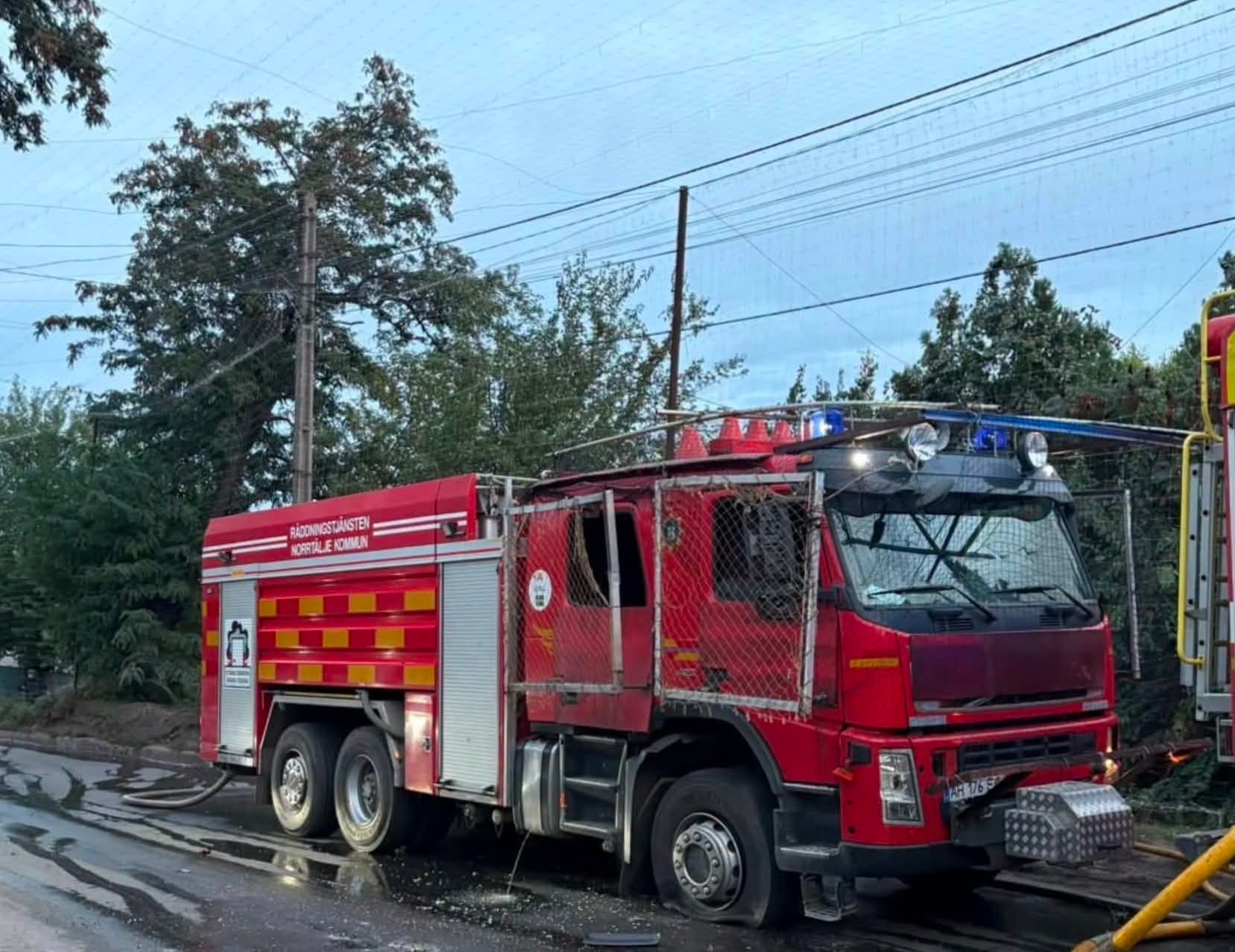 Враг обстрелял машину спасателей в Славянске