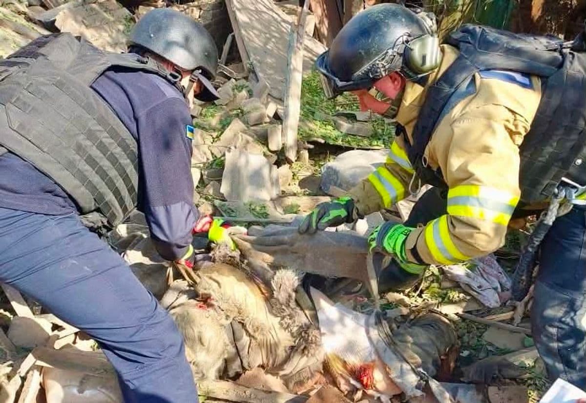 У Краматорській громаді рятувальники деблокували тіло загиблої людини після авіаудару