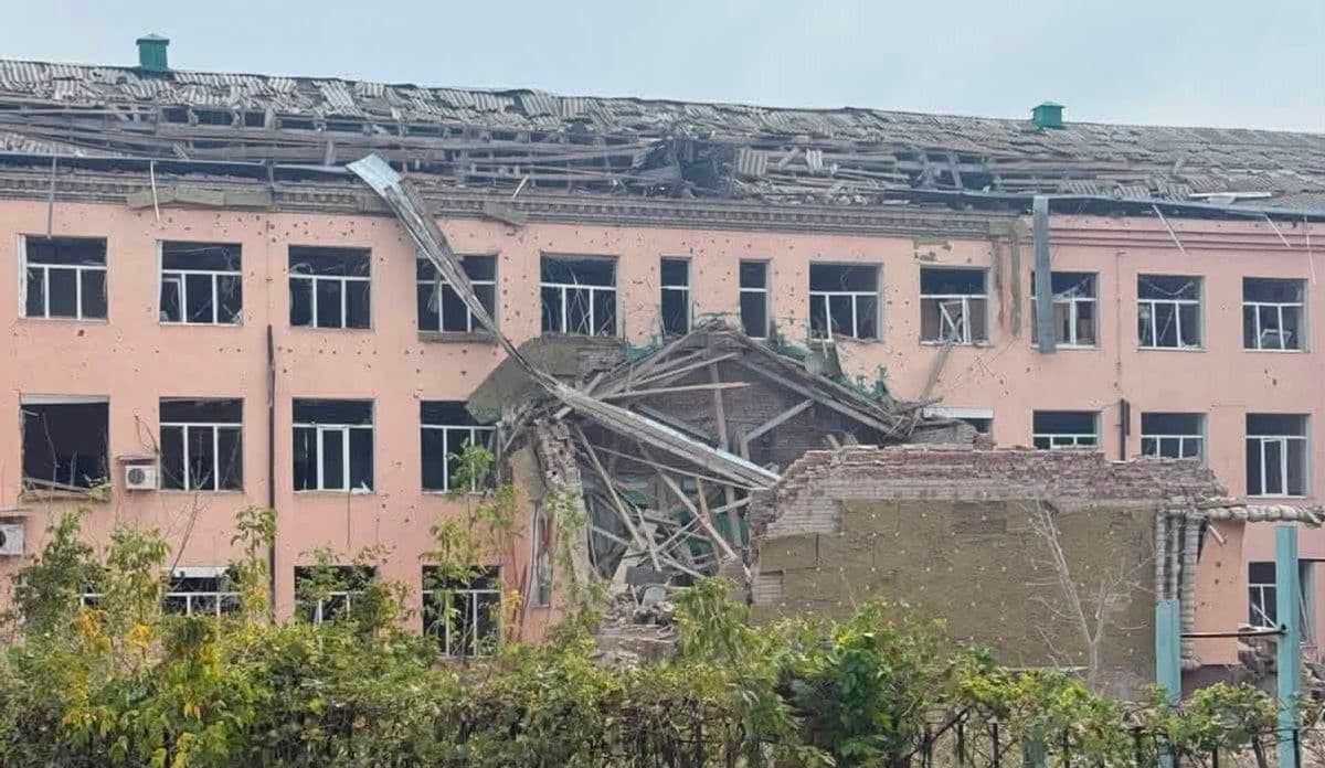 Ворог вдарив по навчальному закладу і музею у Слов’янську