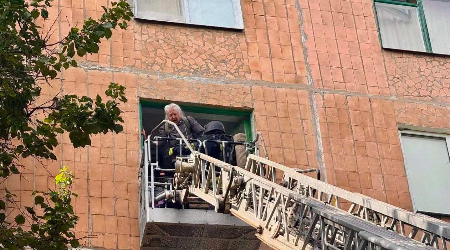 У Слов'янську на пожежі загинула жінка, а двох людей врятували надзвичайники