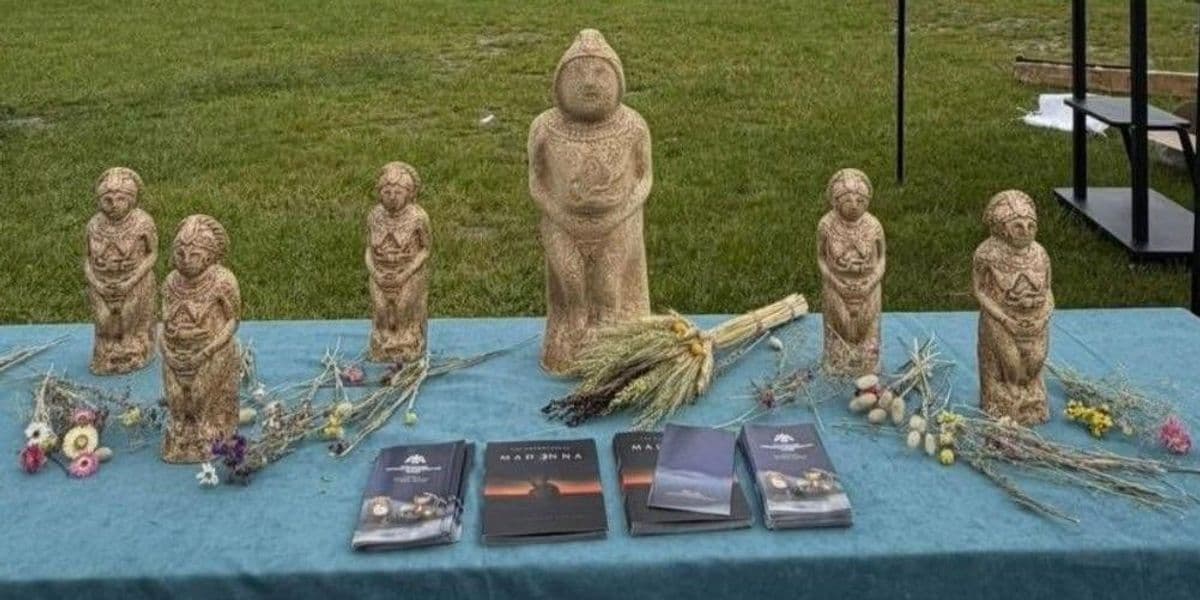 Современные художественные интерпретации половецкой скульптуры "Чернухинская мадонна". Фото: Луганский областной краеведческий музей