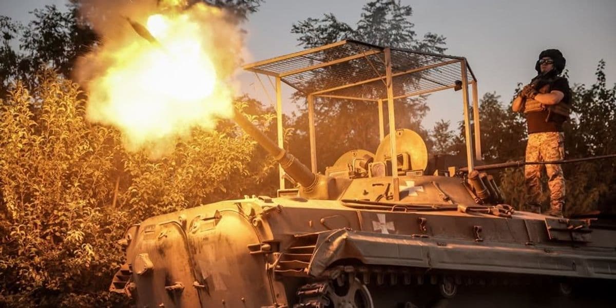<em>Стреляет украинская бронетехника. Фото: 24 ОМБр</em>