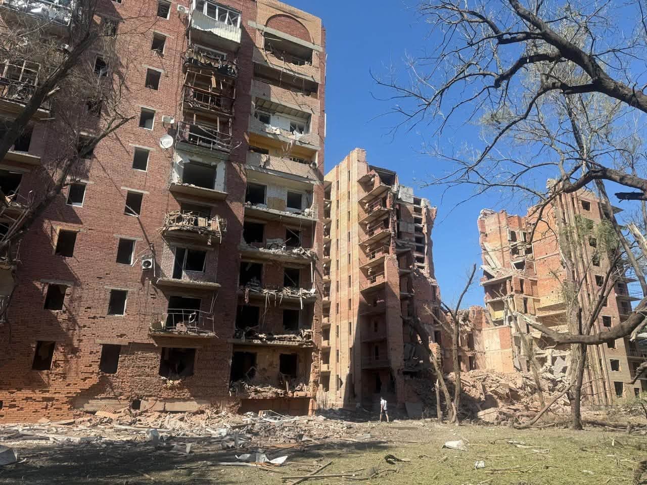 Росіяни вдарили по середмістю Слов'янська, поранили жінку