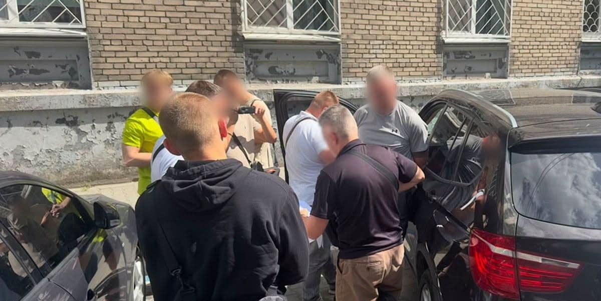 У Дніпрі затримали ділка, який за 22 тис. доларів обіцяв відстрочку через Покровський ТЦК та СП (фото)