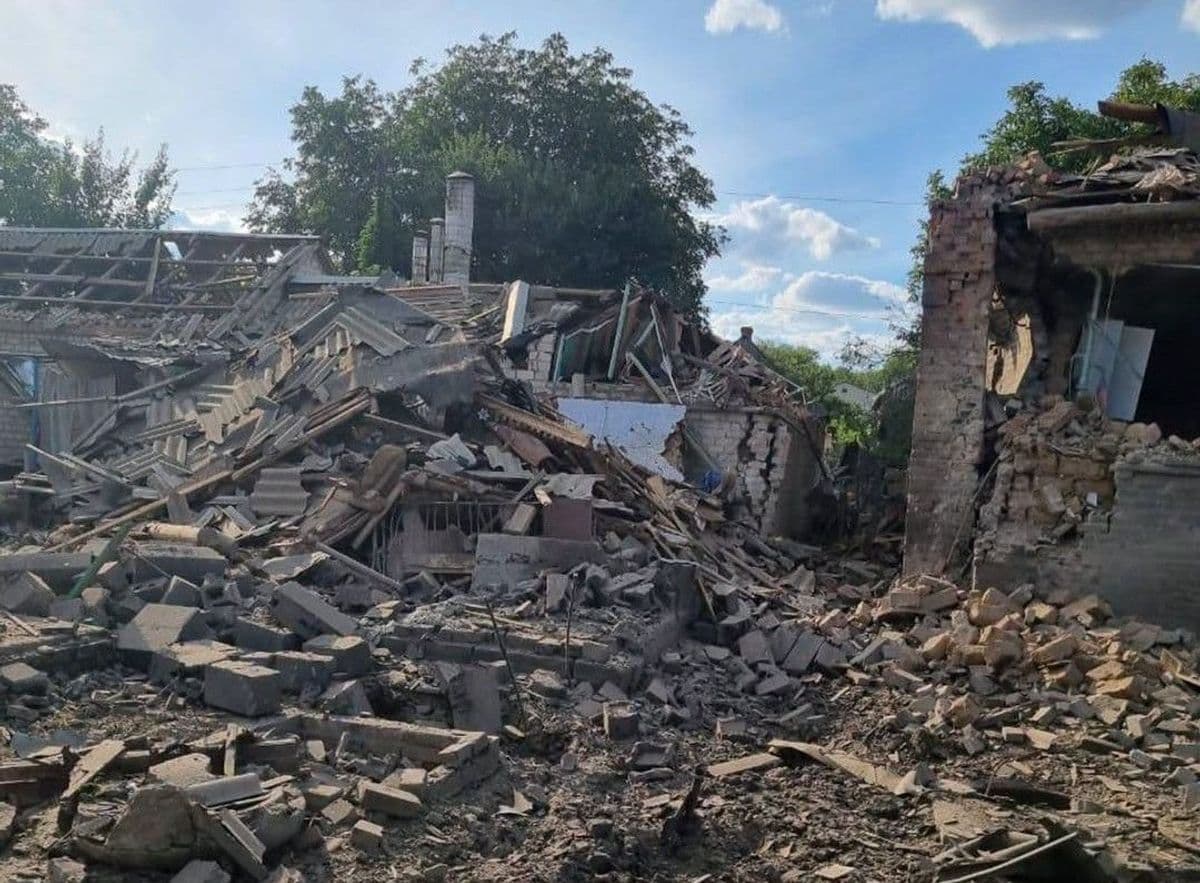 Російські обстріли Донеччини призвели до руйнування ще 74 цивільних об'єктів, зокрема 56 будинків (фото)